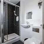 Prázdninový dům Spacious 4bd 3bt - Etihad - Coop - Pool Table - Free Parking *