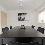 Prázdninový dům Spacious 4bd 3bt - Etihad - Coop - Pool Table - Free Parking Manchester