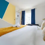 Prázdninový dům Spacious 4bd 3bt - Etihad - Coop - Pool Table - Free Parking *