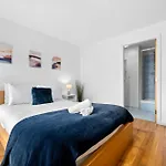 2 Bed Centre Flat Sleeps 6 Free Parking * Manchester