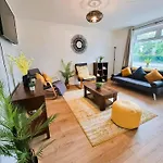 3br House-apartment-free Parking-manchester Airport Tatil Evi *