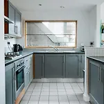 Apartmán Stylish 2Br City Centre Balcony Near Victoria