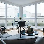 Stylish 2Br City Centre Balcony Near Victoria