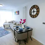 Prime Location 2-bed By Co-op Live & Ethihad - Pass The Keys Апартаменты Манчестер