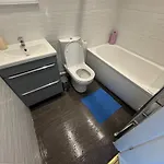 בית נופש Stretford - Sleeps 6 - Wifi - Parking - Near Stadium
