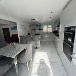 Nyaraló Away From Manchester