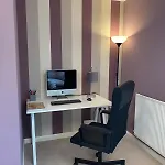 Comfortable 3-storey House With Free Car Parking * Манчестер