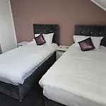 Landcross Co-living - Private Self-cater Casa de Férias