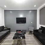 Landcross Co-living - Private Self-cater Hébergement de vacances *