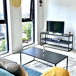 Sleeps 4 Ensuite - Parking & Cityview アパート *