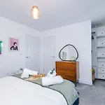 度假居 Spacious & Bright 2-bed By 53 Degrees Property, Perfect For Couples With Parking & Garden *