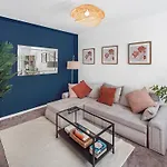Chic Riverside Retreat Salford 4bd Free Parking בית נופש *