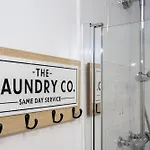 Cosy, 2 Bed Flat Parking Manchester