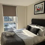 Modern 2 Bd - Mcr - Terrace - Parking Appartement