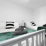 Pristine Old Trafford & Centre 2bd 2bt - Balcony