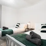 Pristine Old Trafford & Centre 2bd 2bt - Balcony