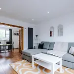 Driveway Stunning 3bedroom In Withington