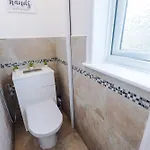 Driveway Stunning 3bedroom In Withington Holiday home *
