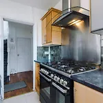 Driveway Stunning 3bedroom In Withington Manchester
