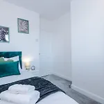 Driveway Stunning 3bedroom In Withington *