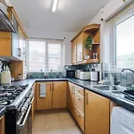 Driveway Stunning 3bedroom In Withington Holiday home *