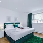 Driveway Stunning 3bedroom In Withington *