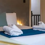 Modern Centre Townhouse Sleeps 10 & Parking *