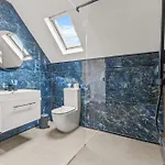 Hébergement de vacances Modern Centre Townhouse Sleeps 10 & Parking *