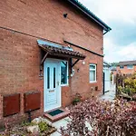 Casa vacanze 3-bed Retreat - Sleeps 8 Garden & Parking Manchester
