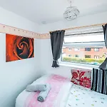 Casa vacanze 3-bed Retreat - Sleeps 8 Garden & Parking Manchester