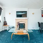 Holiday home Family & Group In - Free Parking Manchester