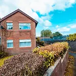 Holiday home Family & Group In - Free Parking Manchester