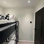 Convenient House By Ankers Contractors With Free Parking *