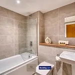 3 Bedroom By Paul & Malin Short Lets & Serviced Stretford With Gym Access 公寓 *