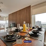 公寓 3 Bedroom By Paul & Malin Short Lets & Serviced Stretford With Gym Access *