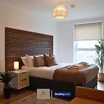 公寓 3 Bedroom By Paul & Malin Short Lets & Serviced Stretford With Gym Access 曼彻斯特