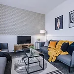 Spacious 2-bed 5mins To Co-op Live & Etihad Campus W Free Parking * مانشستر