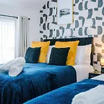 Holiday home 3br Fully-equipped House With Free Wifi & Parking *