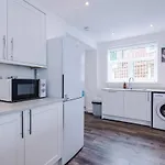 Holiday home 3br Fully-equipped House With Free Wifi & Parking Manchester