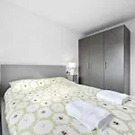 3bdr Gated Parking Near Centre Holiday home