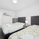 3bdr Gated Parking Near Centre Holiday home Manchester
