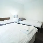 Close To Centre 3-bed Townhouse, Sleeps 7, Free Parking, Great Transport Links * Manchester