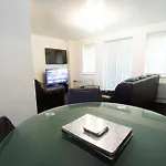 Close To Centre 3-bed Townhouse, Sleeps 7, Free Parking, Great Transport Links Apartamento *