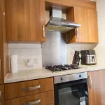 Close To Centre 3-bed Townhouse, Sleeps 7, Free Parking, Great Transport Links Manchester