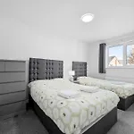 3bdr Gated Parking Near Centre *
