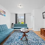 3bdr Gated Parking Near Centre Holiday home