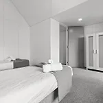 Large Townhouse 5 Beds With Two Parking Spaces - Centre شقة