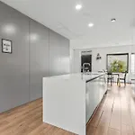 Ferienhaus Large Townhouse 5 Beds With Two Parking Spaces - Centre