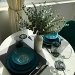 Διαμέρισμα Zelena Luxurious Apartment, Private Parking, Fast Wi-fi, Self Check-in Anytime Perfect For Late Arrivals, 5 Minutes To Old Trafford Stadium