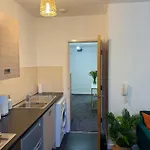 Zelena Luxurious Apartment, Private Parking, Fast Wi-fi, Self Check-in Anytime Perfect For Late Arrivals, 5 Minutes To Old Trafford Stadium Διαμέρισμα Μάντσεστερ